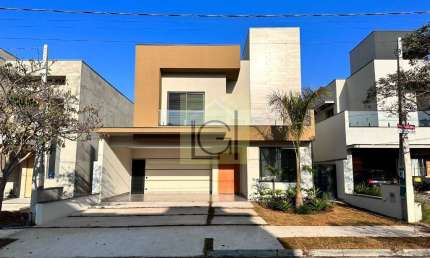 Venda de Casa em Condomínio de Luxo em Salto-SP no Bairro Residencial Central Parque: 3 Quartos, 2 Suítes, 2 Salas, 4 Banheiros, 4 Vagas e 220m².