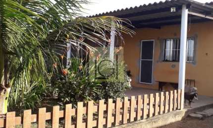 Imperdível oportunidade! Casa à venda em Ilha Comprida-SP, 2 quartos, 1 sala, 1 banheiro, 1 vaga de garagem, 116m².