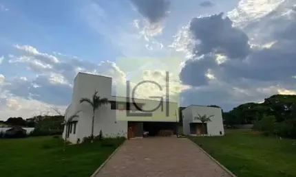 Casa de luxo em condomínio, 5 quartos, 2 suítes, Vila Swevia, Itu-SP - 200m², 4 vagas de garagem.