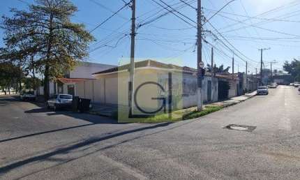 Casa à venda em Itu-SP, Jardim Santana: 3 quartos, 2 salas, 2 banheiros, 4 vagas, 120m² de área. Venha conferir!