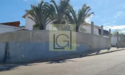 Salão comercial à venda em ótima localização em Itu-SP, bairro Jardim Santa Laura, com 1 sala, 2 banheiros, 4 vagas de garagem!