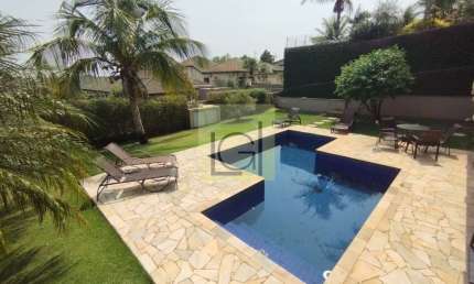 Casa de luxo em condomínio: 4 quartos, 4 suítes, 3 salas, 5 banheiros, 6 vagas, 385 m² em Itu-SP, Bairro Campos de Santo Antônio.