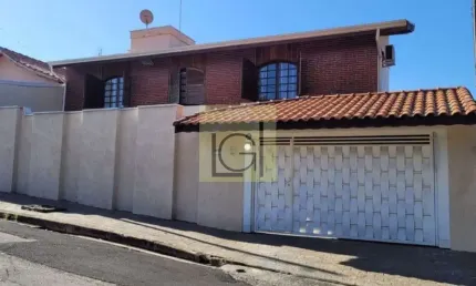 Residência à venda em Itu-SP no Jardim Santa Tereza: 3 quartos, 1 suíte, 2 salas, 3 banheiros, 2 vagas de garagem e 130m².