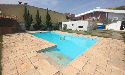 Casa grande para locação no centro de itu-sp: 3 suítes, 13 salas, 6 banheiros, 2 vagas de garagem, 590m² de área. venha conferir!