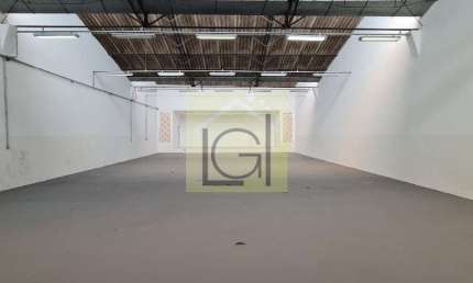 Galpão Comercial de no Centro de Itu-SP: 5 Salas, 3 Banheiros, 4 Vagas de Garagem, 504,13 m² de Área. Venda ou Locação!