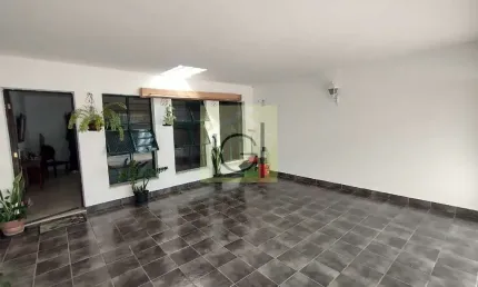Imperdível casa à venda em Itu-SP, bairro Brasil: 3 quartos, 2 suítes, 1 sala, 3 banheiros, 2 vagas, 197m². Confira!