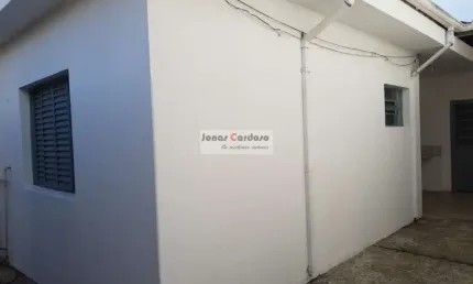Uma casa, com uma edícula totalmente independente, é essa que você estava procurando!!