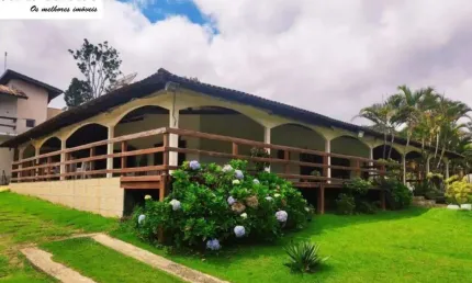 Chácara de luxo em Taiaçupeba, Mogi das Cruzes-SP: 6 quartos, 3 suítes, 2 salas, 6 banheiros, 10 vagas de garagem, 300m² de área.