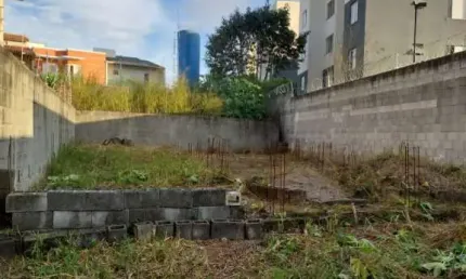 Terreno plano em ótima localização, 5 minutos do centro com 183m²