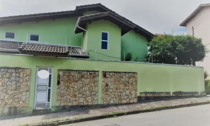 Imperdível casa à venda na Vila Lavínia, Mogi das Cruzes-SP: 3 quartos, 1 suíte, 2 salas, 3 banheiros, 4 vagas de garagem, 213,00m².