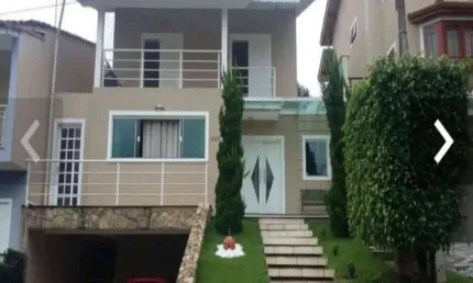 Sobrado a venda no renomado Condomínio Aruã, com 4 quartos sendo suítes, 3 salas, cozinha planejada, piscina, forno de pizza. Por R$: 1.200.000 .