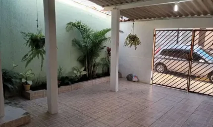 Casa com edícula à venda em Mogi das Cruzes-SP, Jardim Universo: 2 quartos, 2 salas, 2 vagas cobertas. Imperdível! Por R$: 400 mil.