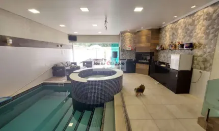 Imóvel à venda em Mogi das Cruzes-SP: Casa com 3 quartos, 1 suíte, 2 salas, 3 banheiros, 4 vagas de garagem e 230m² de área. Venha conferir!