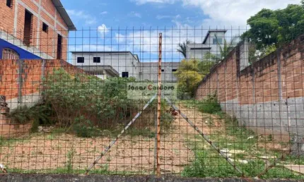 Acredite, esse terreno de 500m² é um verdadeiro tesouro!