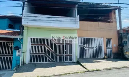 'Casa térrea à venda no Jardim Aeroporto III em Mogi das Cruzes. 2 quartos, porão, salão coberto, construção 212m², por R$370 mil.