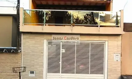 Sobrado a venda com 3 quartos no Conj. Residencial Bovolenta, em Mogi das Cruzes, com 3 quartos, sendo 1 suíte, 2 vagas cobertas. Por R$450 mil