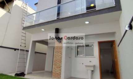 Sobrado de 150m² a venda no Cond. Parque das Figueiras, 3 quartos sendo 3 suites, cozinha planejada, sala de TV . R$: 1.050.000. Mogi das Cruzes