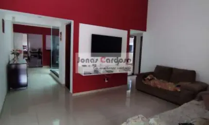 Casa à venda na vila oliveira, oportunidade de moradia ou investimento em mogi das cruzes. 3 quartos, amplo quintal com pomar. excelente localização!