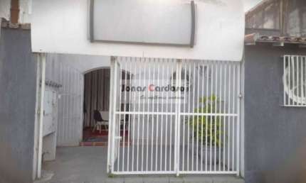 Ponto comercial no centro de Mogi das Cruzes com uma ampla recepção, 2 salas internas, um corredor largo coberto e 2 WC. Por apenas R$: 620 mil.