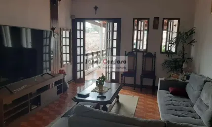 Excelente sobrado de 500m² na vila brasileira, 3 quartos sendo 1 suíte com varanda, sala e cozinha grande, vagas cobertas. r$:450 mil. mogi das cruzes