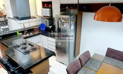 Sobrado a venda de 80m² na Vila Brasileira, em condomínio, 2 quartos sendo suítes, sala e cozinha planejada, área gourmet. R$:480 mil. Mogi das Cruzes