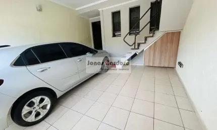 Casa térrea à venda no Jardim Universo em Mogi das Cruzes. Suíte com closet, área gourmet, 2 vagas cobertas. Confira!