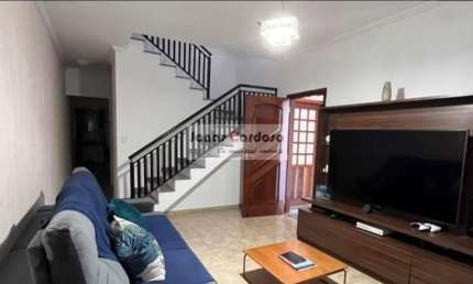 Casa à Venda na Vila Oliveira em Mogi das Cruzes. Com 3 Quartos, 1 Suíte, 2 Salas, 3 Banheiros, 2 Vagas, 259,68m² de Área Construída.