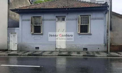 Imperdível oportunidade: Para inevestir ou moradia no Centro de Mogi das Cruzes, com 3 quartos, sala ampla e edícula, R$: 470 mil, aceita financiar.