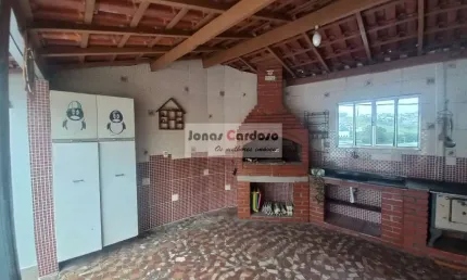 Imperdível casa à venda em Mogi das Cruzes-SP, Vila Caputera: 2 quartos, 2 salas, 2 banheiros, 2 vagas de garagem! Por R$: 500 mil, estuda permuta.