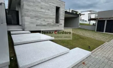 Casa no condomínio mosaico essence, 3 quartos sendo 3 suítes, 2 salas, 5 banheiros, 4 vagas, 220m². por r$: 2 milhões. mogi das cruzes/sp.