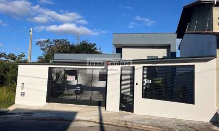 Casa Térrea à Venda no Villa di Cesar: 3 quartos, 1 suíte com closet, ampla sala, 3 banheiros, 2 vagas - R$650.000 - Mogi das Cruzes-SP