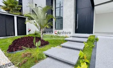 Casa térrea de alto padrão no Granja Anita em Mogi das Cruzes-SP. Com 3 quartos sendo 3 suítes, sala ampla, piscina. Por R$: 2.300.000. Estuda permuta