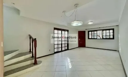 Casa para locação em Mogi das Cruzes-SP, Parque Santana! 3 quartos, 1 suíte, 1 sala, 3 banheiros, 2 vagas de garagem, 135 m².
