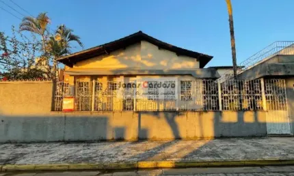 Imperdível oportunidade: Casa de 2 quartos, 2 suítes e 2 salas no Alto Ipiranga, Mogi das Cruzes-SP. Por 800 Mil.