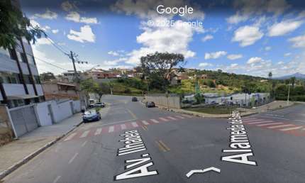 Lote na Avenida Principal do bairro Liberdade para morar ou investir.