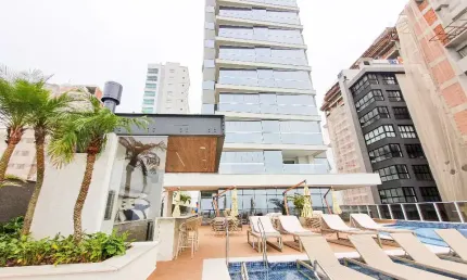 Maravilhoso apartamento com 2 suítes à beira-mar em Piçarras - SC por R$ 1.100.000,00.