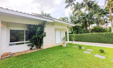 Casa no Condomínio Parque de France com 3 quartos (1 suíte) à venda no bairro Saguaçu em Joinville - SC por R$ 1.600.000,00.