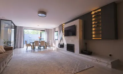 Linda casa em condomínio fechado com 3 suítes à venda no bairro Vila Nova em Joinville - SC por R$ 2.100.000,00.