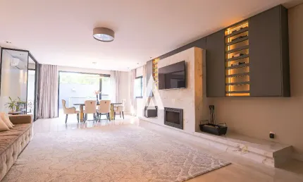 Linda casa em condomínio fechado com 3 suítes à venda no bairro Vila Nova em Joinville - SC por R$ 2.100.000,00.