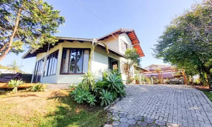 Excelente casa com 3 quartos (1 suíte) à venda no bairro glória em joinville - sc por r$ 1.275.000,00.