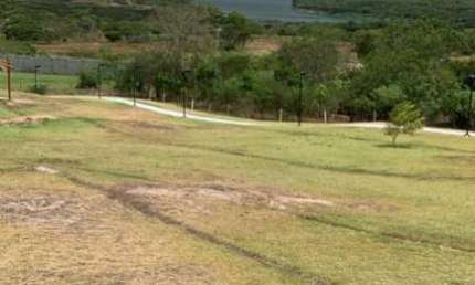 Vende-se terreno no condomínio Jardim dos Girassóis.
