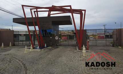 Imóvel de alto padrão: Casa em condomínio à venda em Feira de Santana-BA, Parque Ipê. 2 quartos, 1 sala, 1 banheiro, 2 vagas, 172m².