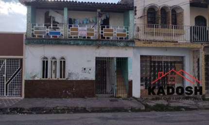 Imperdível oportunidade: Casa de Andar disponível para venda localizada no Centro em Feira de Santana!