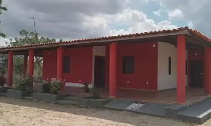 Casa/chácara disponível para a venda localizada em Santa Anápolis!