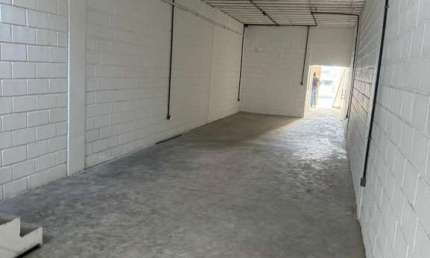 Aluguel de Galpão Industrial de 300m² no Centro de Feira de Santana-BA: sua solução para expansão dos negócios!