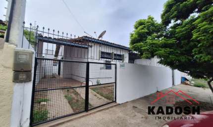 Casa para venda ou locação em Feira de Santana-BA, Parque Getúlio Vargas: 3 quartos, 1 suíte, 1 sala, 2 banheiros, 2 vagas, 300m².
