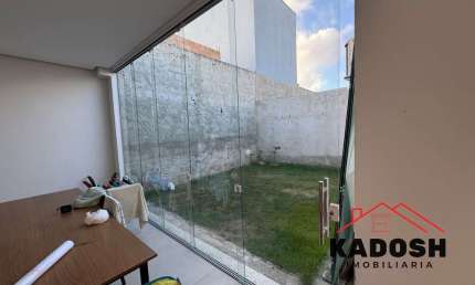 Casa em Condomínio à Venda em Feira de Santana-BA, Bairro Sim: 2 Quartos, 1 Suíte, 1 Sala, 2 Banheiros, 3 Vagas, 185m².