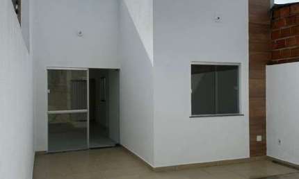 Casa à venda em Feira de Santana-BA, bairro Conceição: 2 quartos, 1 sala, 1 banheiro, 1 vaga de garagem, 130,00 m².