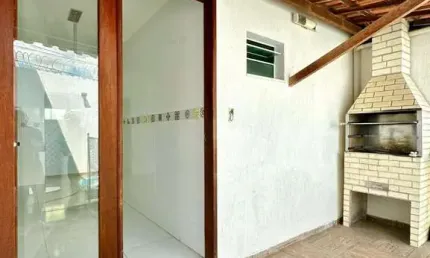 Casa em Condomínio de Alto Padrão com 3 Quartos e 2 Vagas de Garagem no Bairro Sim, Feira de Santana-BA