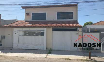 Casa para Locação na Cidade Nova em Feira de Santana-BA: 3 Quartos, 3 Suítes, 4 Banheiros, 3 Vagas de Garagem.